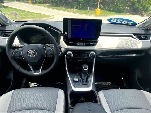 Used 2025 Toyota RAV4 Limited w/ Advanced Technology Package AWD/4WD image 16