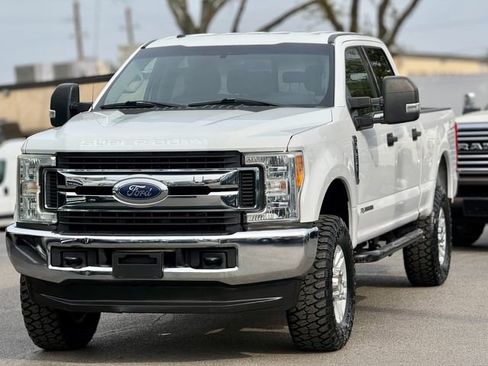 Used 2017 Ford F250 XLT w/ Camper Package image 3