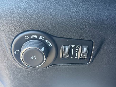 Used 2024 Jeep Compass Latitude w/ Sun and Sound Group image 13