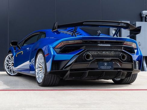 Used 2022 Lamborghini Huracan STO RWD image 5