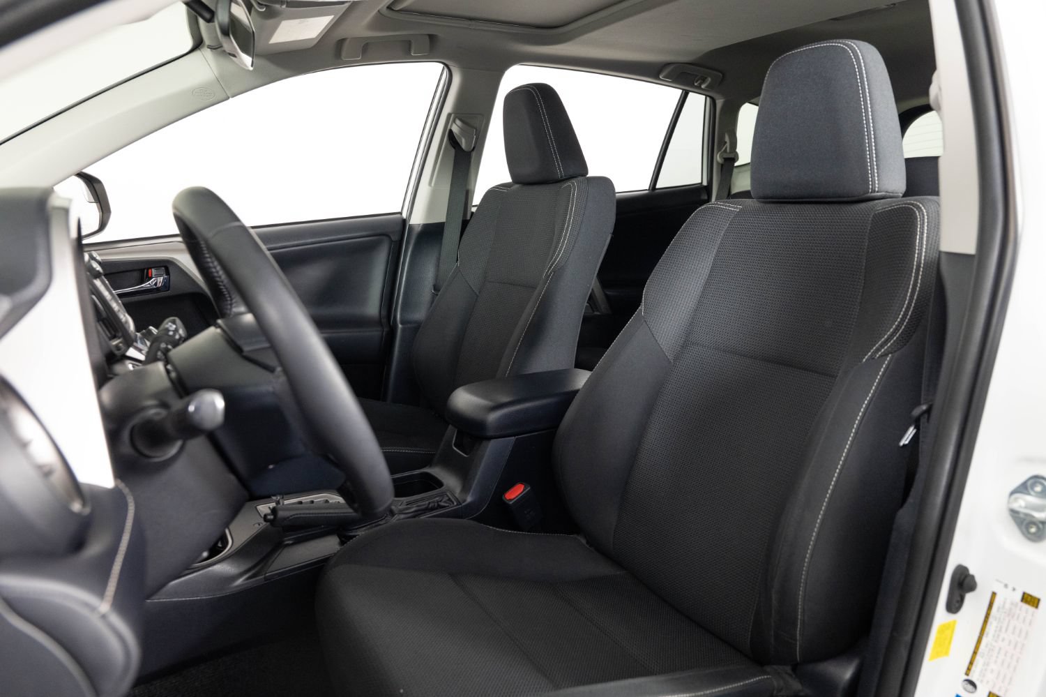 Used 2018 Toyota RAV4 XLE w/ Carpet Mat Package AWD/4WD image 15