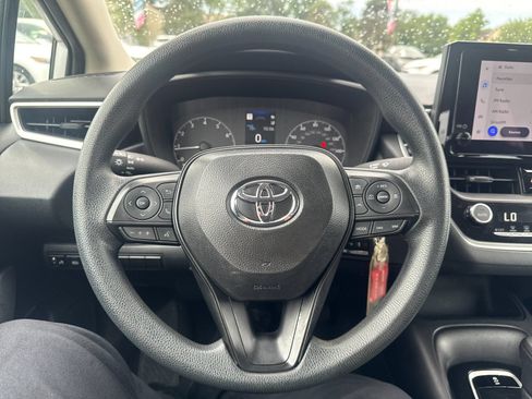Used 2025 Toyota Corolla LE FWD image 21