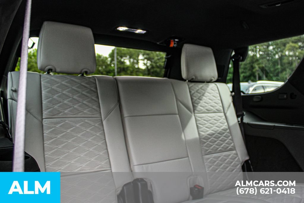 Used 2026 Cadillac Escalade Platinum Sport w/ LPO, Floor Liner Package AWD/4WD image 18