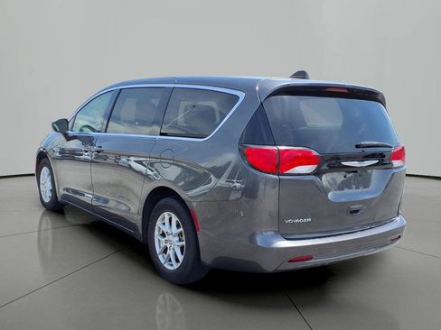 Used 2023 Chrysler Voyager LX FWD image 3