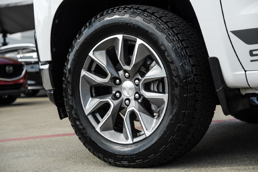 Used 2021 Chevrolet Silverado 1500 LT AWD/4WD image 57