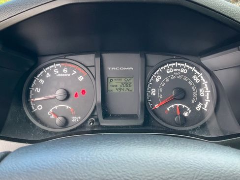 Used 2016 Toyota Tacoma SR5 image 38