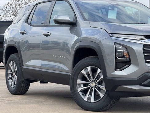 New 2026 Chevrolet Equinox LT image 3