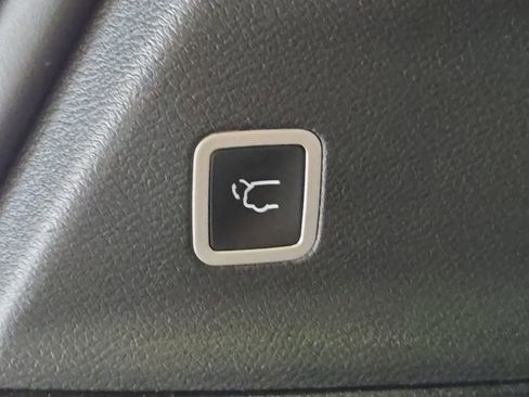 Used 2025 Chrysler Pacifica Limited FWD image 37
