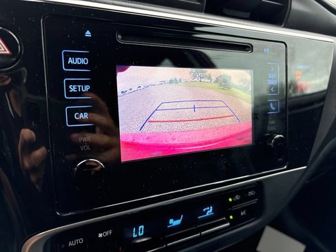 Used 2018 Toyota Corolla LE FWD image 22