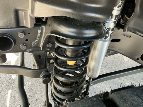 Used 2021 Jeep Gladiator Sport image 18