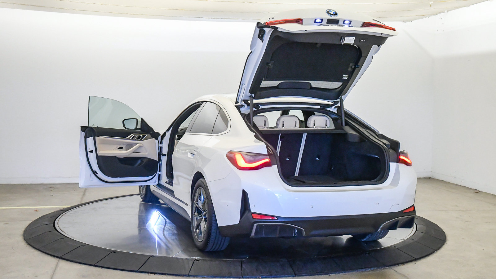 Certified 2024 BMW i4 eDrive35 w/ Convenience Package RWD image 26