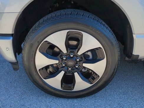 Used 2023 Ford F150 Lightning Platinum image 10