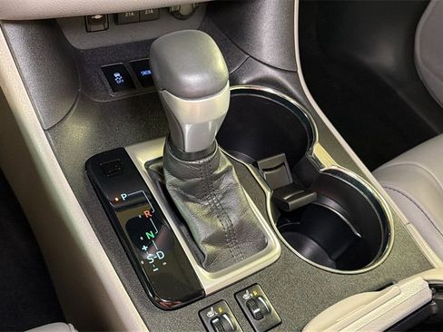 Used 2017 Toyota Highlander XLE image 30