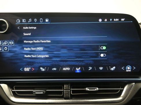 Used 2025 Chevrolet Equinox EV LT w/ Convenience Package image 22