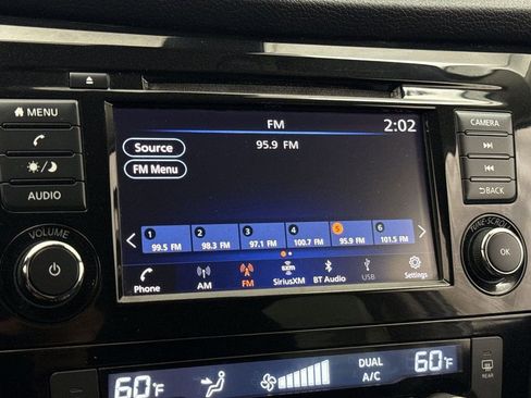 Used 2019 Nissan Rogue SV image 12