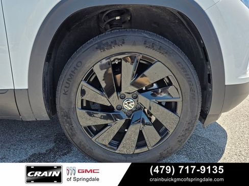 Used 2024 Volkswagen Atlas SE w/ Black Wheel Package FWD image 40