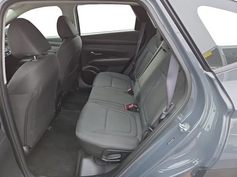 Used 2025 Hyundai Tucson SE image 13