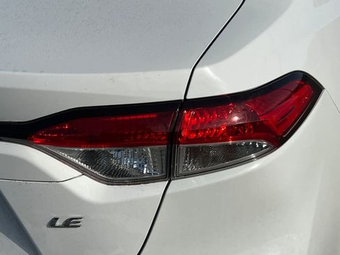 Used 2021 Toyota Corolla LE FWD image 18