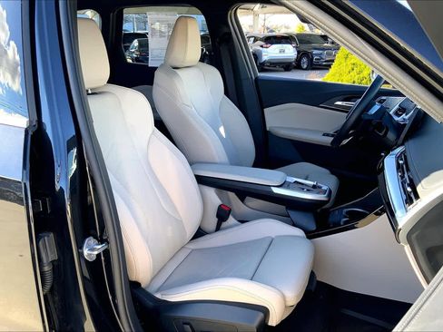 Used 2024 BMW X1 xDrive28i w/ Premium Package image 8