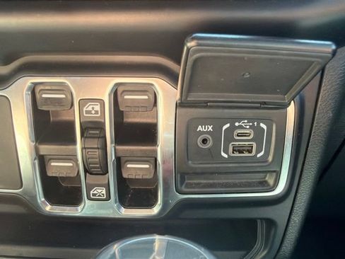 Used 2021 Jeep Wrangler Unlimited Sahara AWD/4WD image 34