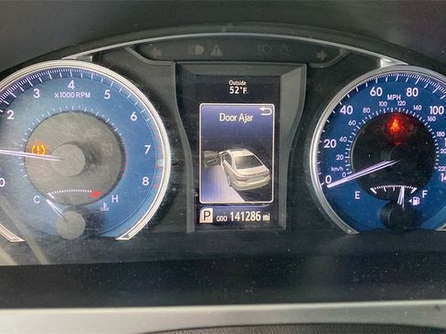 Used 2016 Toyota Camry XLE image 28