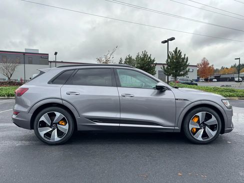 Used 2022 Audi e-tron Premium Plus w/ Premium Plus Package image 11