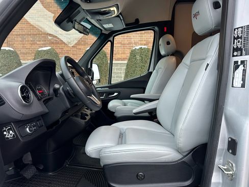 Used 2024 Mercedes-Benz Sprinter 3500 image 33