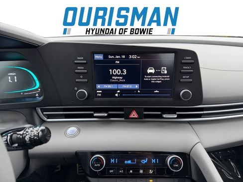 Certified 2025 Hyundai Elantra Sport image 20