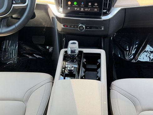 Certified 2026 Volvo XC90 B6 Plus AWD/4WD image 17