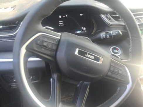 Used 2024 Jeep Grand Cherokee L Laredo AWD/4WD image 10