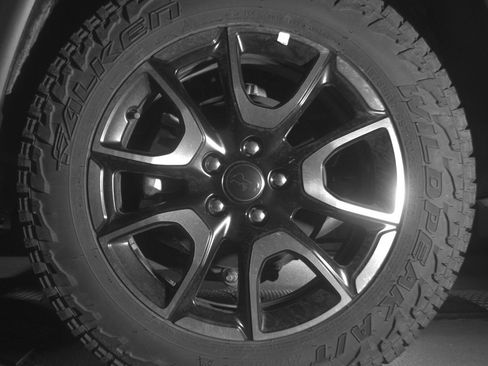 Used 2025 Jeep Compass Trailhawk AWD/4WD image 11