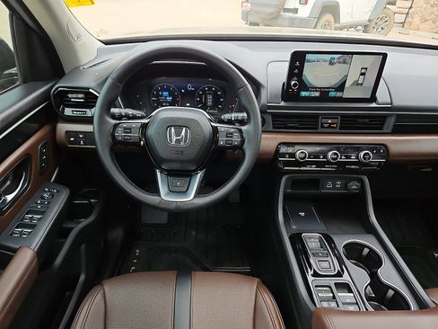 Used 2025 Honda Pilot Elite image 8