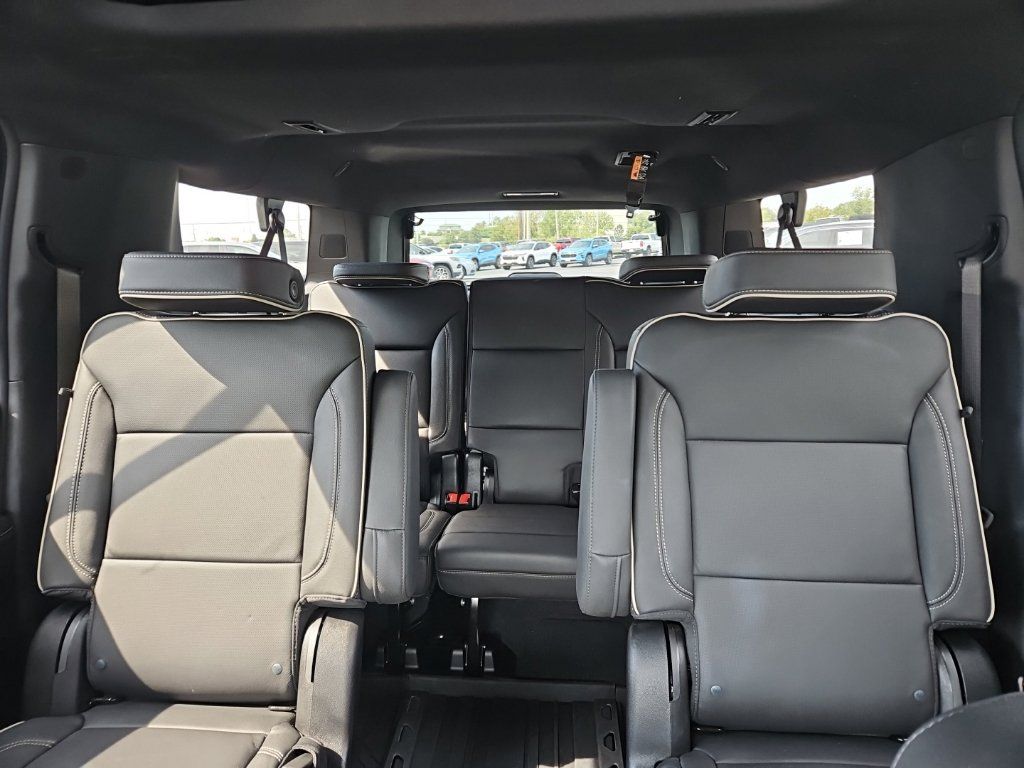 Used 2026 Chevrolet Suburban Premier w/ Sun And Tow Package AWD/4WD image 27