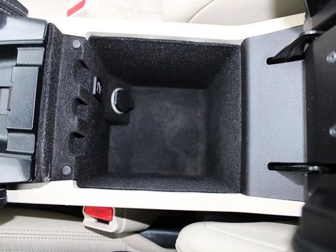 Used 2017 Nissan Maxima Platinum w/ Medallion Package image 27