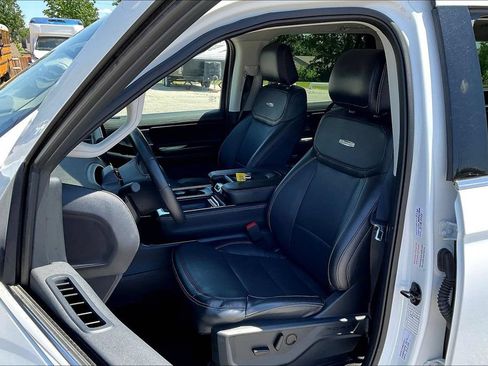 Used 2025 Ford Expedition Max Platinum AWD/4WD image 23
