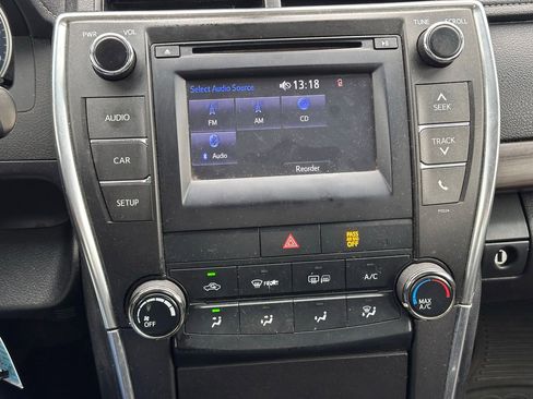 Used 2016 Toyota Camry LE image 24