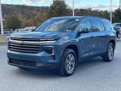 New 2025 Chevrolet Traverse LT w/ Enhanced Driving Package image 3