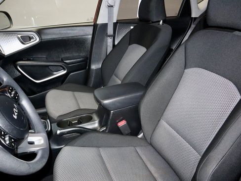 Used 2023 Kia Soul LX w/ LX Technology Package image 25