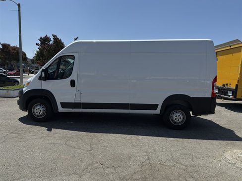 Used 2023 RAM ProMaster 2500 FWD image 4