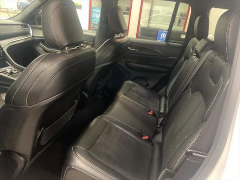 Certified 2024 Jeep Grand Cherokee Altitude image 8