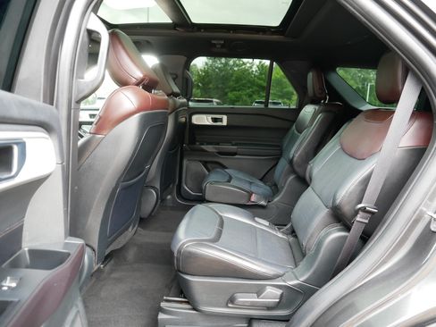 Used 2020 Ford Explorer Platinum w/ Premium Technology Package AWD/4WD image 36