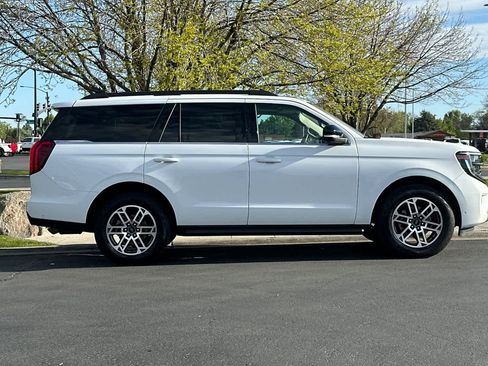 Certified 2025 Ford Expedition Active AWD/4WD image 8