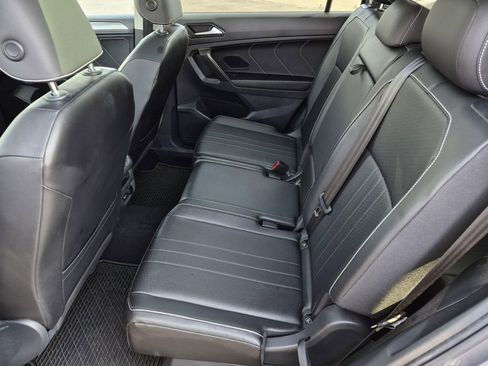 Used 2022 Volkswagen Tiguan SE w/ Panoramic Sunroof Package image 27