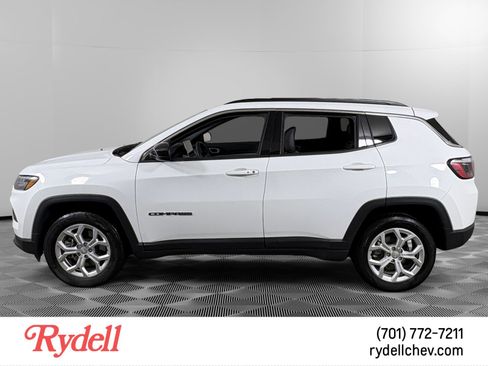 Used 2024 Jeep Compass Latitude image 2
