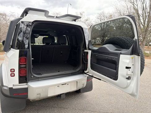 Used 2023 Land Rover Defender 110 S image 26