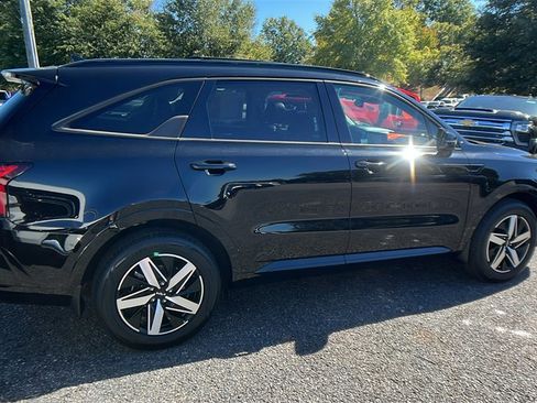 Used 2023 Kia Sorento EX w/ Panoramic Sunroof Package image 5