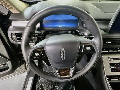Used 2023 Lincoln Aviator AWD w/ Premium Package image 11