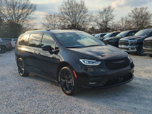 New 2026 Chrysler Pacifica Select w/ S Appearance Package FWD image 7