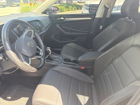 Used 2023 Volkswagen Jetta SE FWD image 19