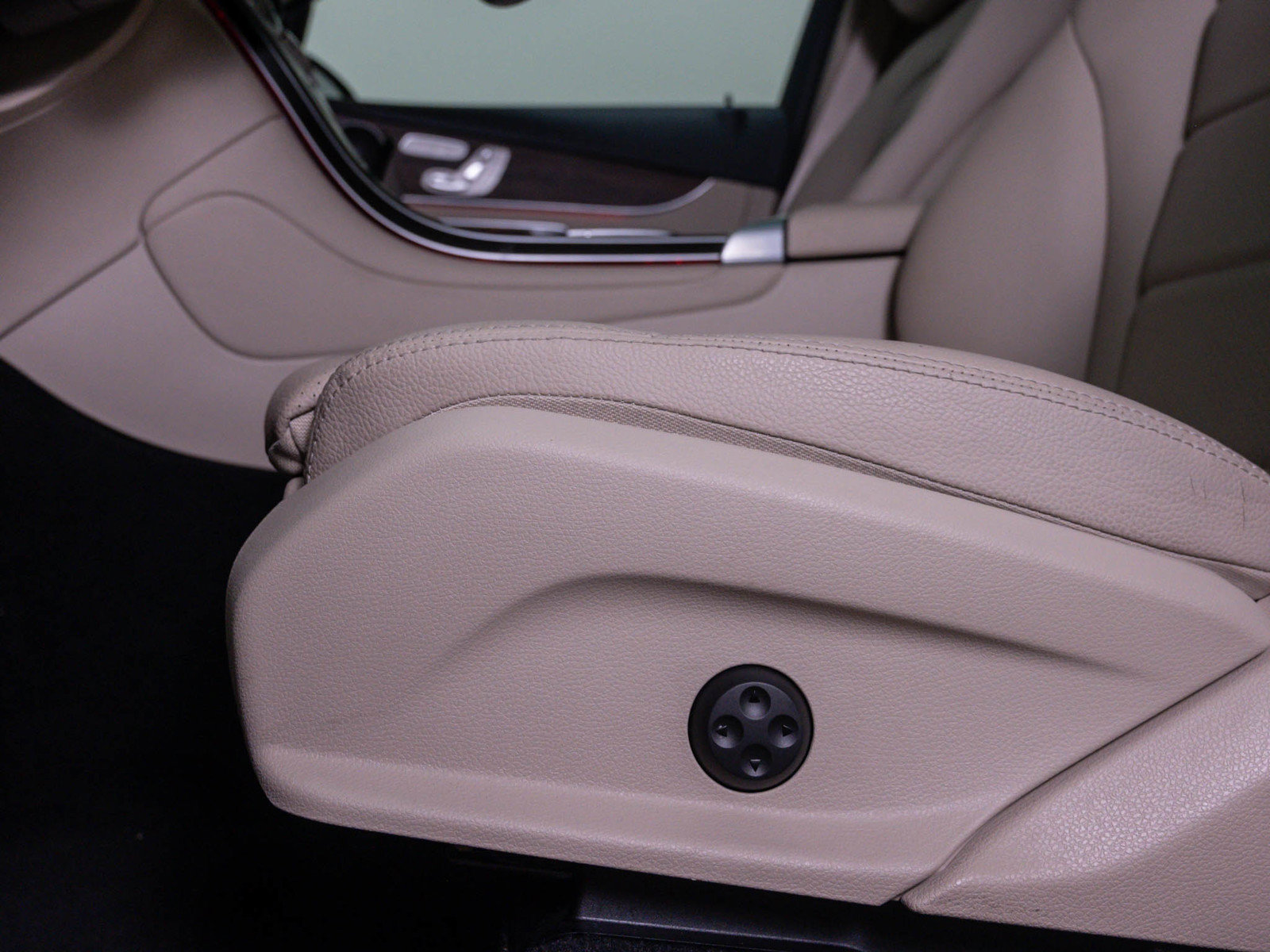 Used 2022 Mercedes-Benz GLC 300 4MATIC image 19
